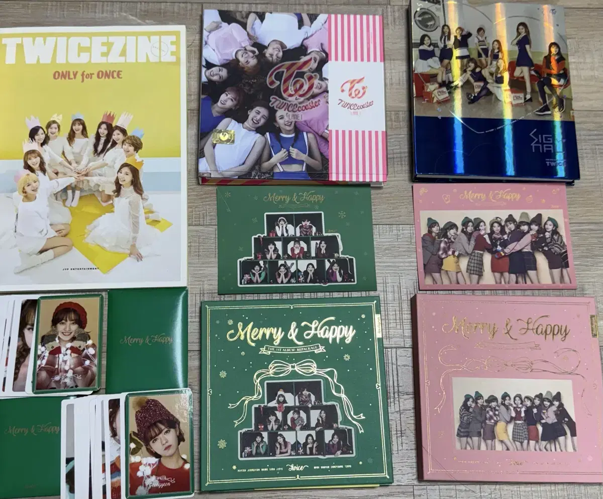TWICE 付属品等 Amazon.co.jp: TWICE STRATEGY 14th Mini Album with Tracking